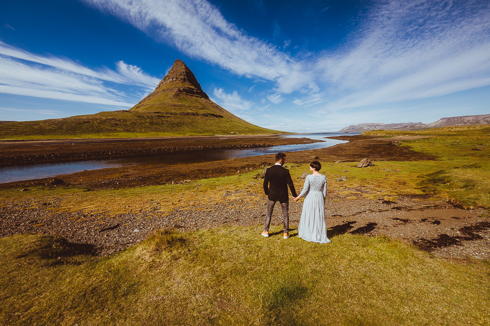 Coupleshoot at Kirkjufell Iceland - projectphoto.ch